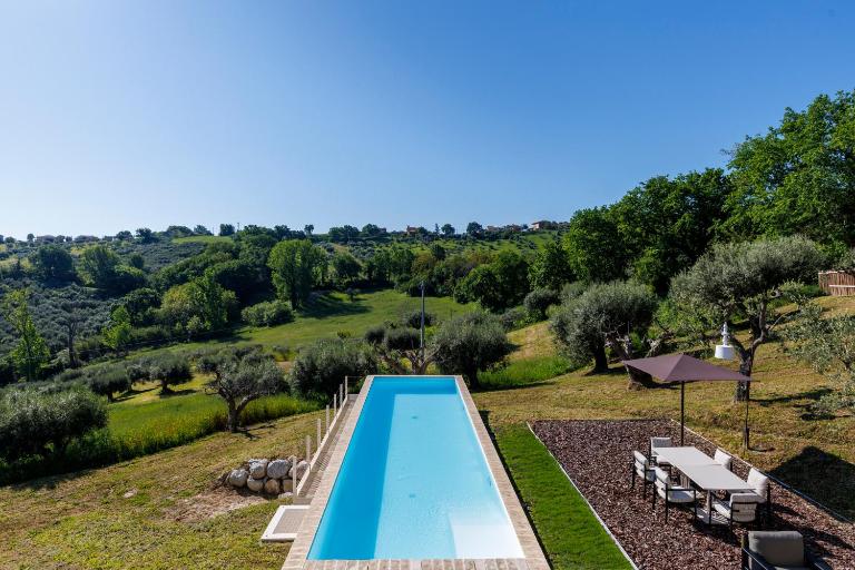 Luxury Retreat - piscina da sogno - B&B Cingoli