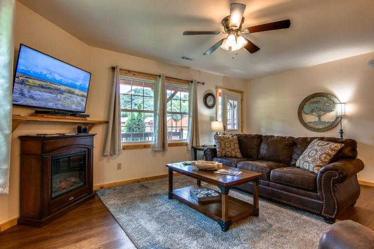 Smoky Mountain Cabin by Tuckasegee River! - Ferienwohnung Bryson City