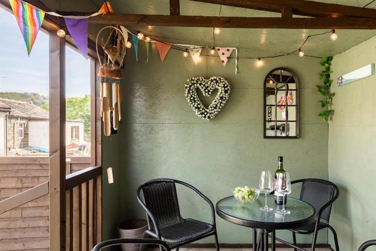 Haworth Haven - Charming Cottage with Private Garden & Summer House - B&B Haworth
