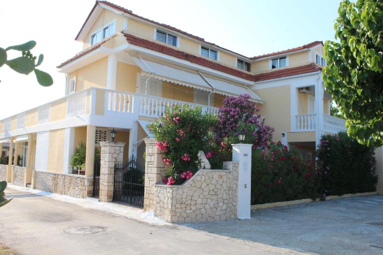 Plazz Korali - B&B Laganás