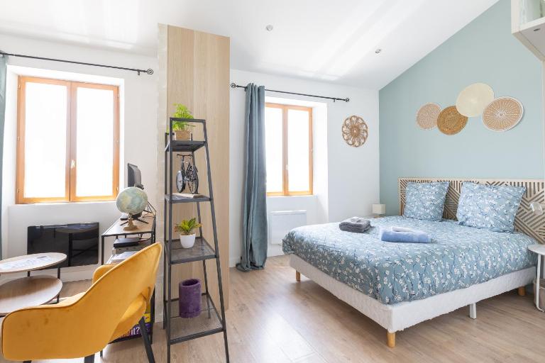 L'Isle en Blanc - 4 couchages - Hypercentre - Clim - Wifi - Bed and Breakfast L'Isle-sur-la-Sorgue