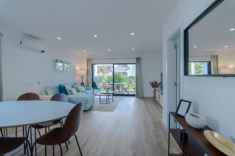 Beachside Bliss T2 with Pool & Beach Access by Drago Rentals - B&B Albufeira