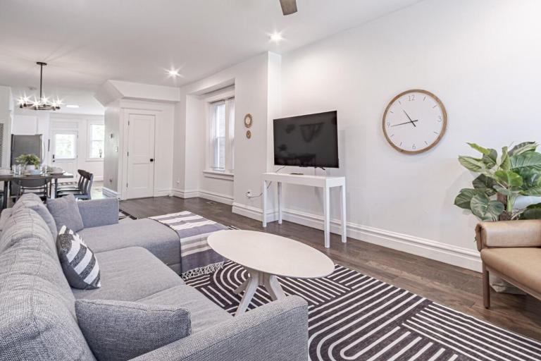 Ann Avenue 3BR St Louis Home with Games and Free Parking - Bed and Breakfast Saint Louis