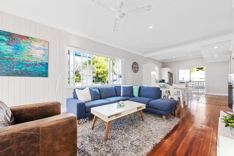 Charming Cottage Short Distance to CBD with Parking - Ferienwohnung Brisbane