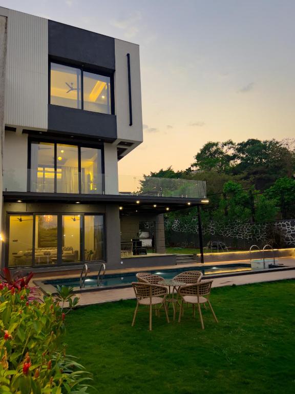 Aviran Villa 5BHK - Jacuzzi House - Chambres d'hôtes Lonavla