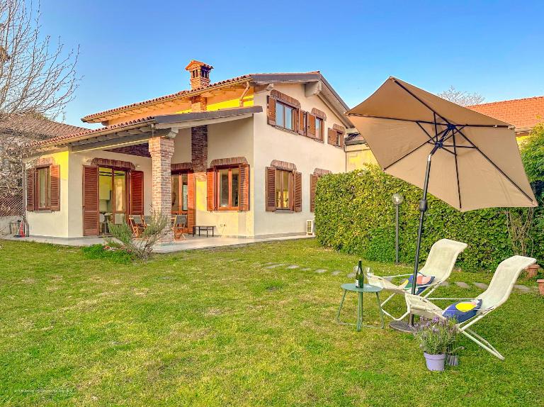 Villa Corelli - Parking and Exclusive garden - B&B Milan