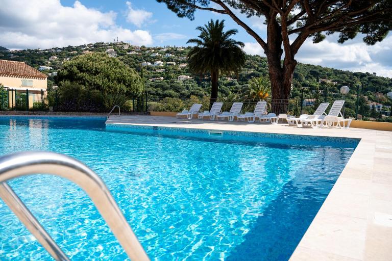 Alora - Superbe Studio Vue Mer Climatisé avec Piscine - Bed and Breakfast Cavalaire-sur-Mer