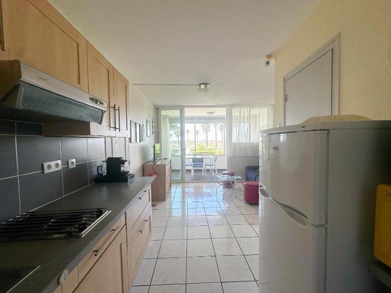 T2 Cocon lumineux en Bord de mer avec Piscine, Tennis et Parking - B&B Le Grau-du-Roi