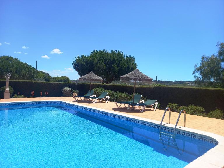 Quinta das AVES - Apartamento T2 com Piscina Comum - Bed and Breakfast Odiáxere