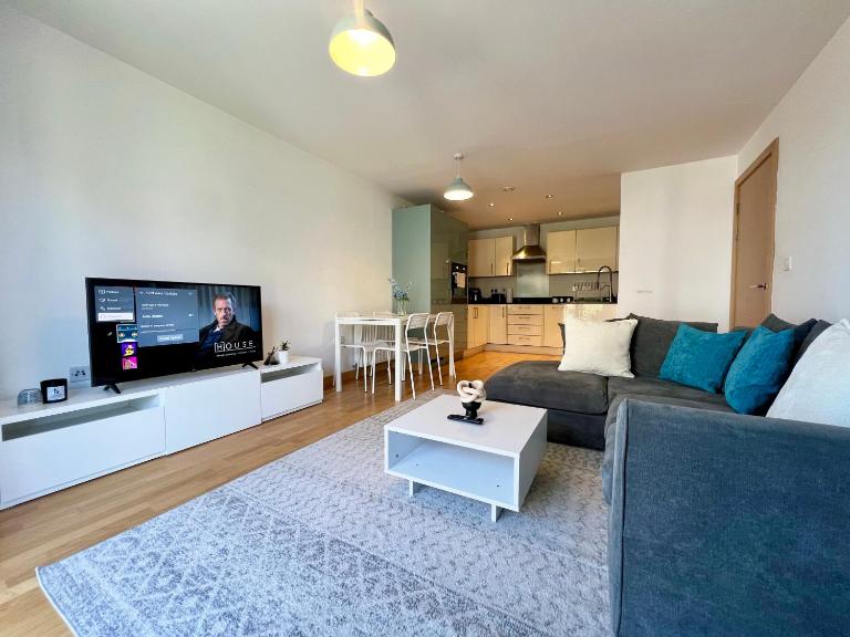 Spacious Two Bedroom Home in Dartford with Free Parking near Bluewater - Chambres d'hôtes Dartford