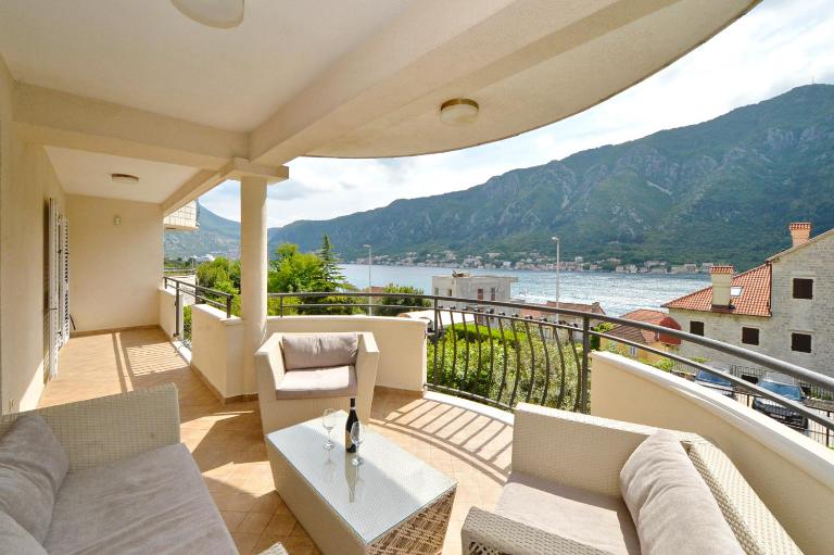 SEA VIEW apartment, Dobrota, Kotor - B&B Dobrota