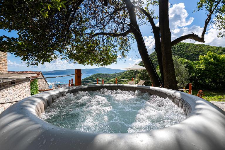 Authentic Mediterranean House with Postcard Sea View - Bed and Breakfast Tivat