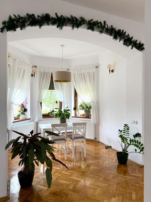 Central Family House With Self Check-in - B&B Arad