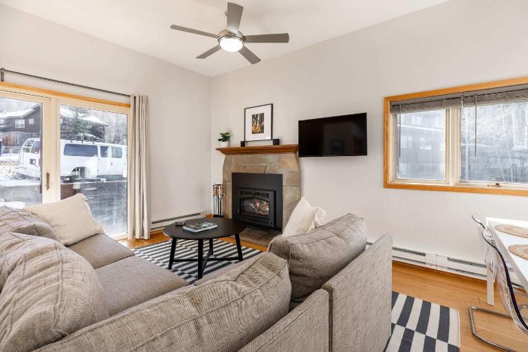 Charming 2 bedroom 2 bath On-Mountain in 10 Min - B&B Avon