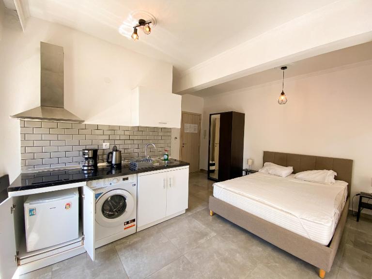 Hakan's Seaside Apartments - Chambres d'hôtes Néa Kallikráteia