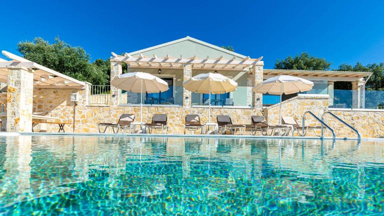 Villa Deos by Elayan Villas Corfu - Chambres d'hôtes Kriniás