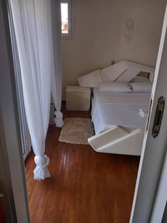 Nikos apartment - B&B Sparta
