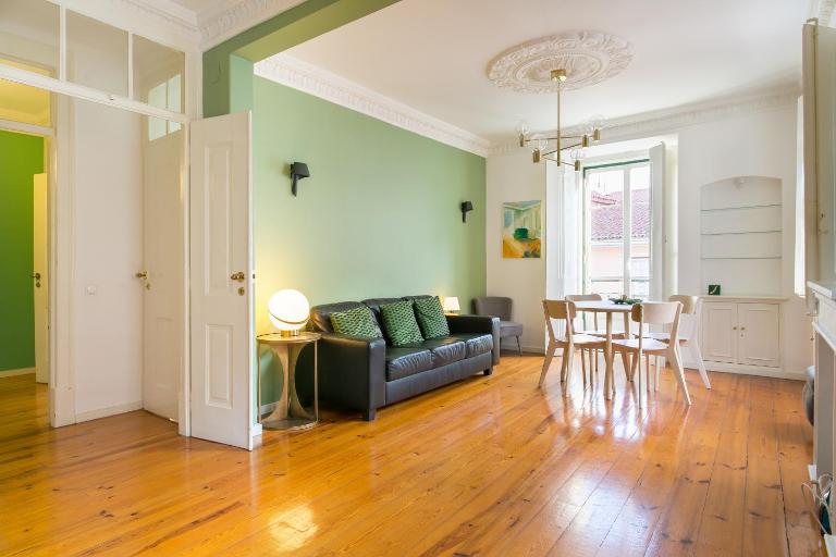 Spacious, Bright and Newly Renovated 2 Bedroom Apartment, Lisbon Historical Center, Madragoa - B&B Lisbona
