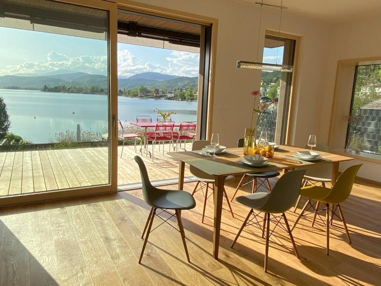 Villa Über-See with private beach - Chambres d'hôtes Pörtschach am Wörthersee