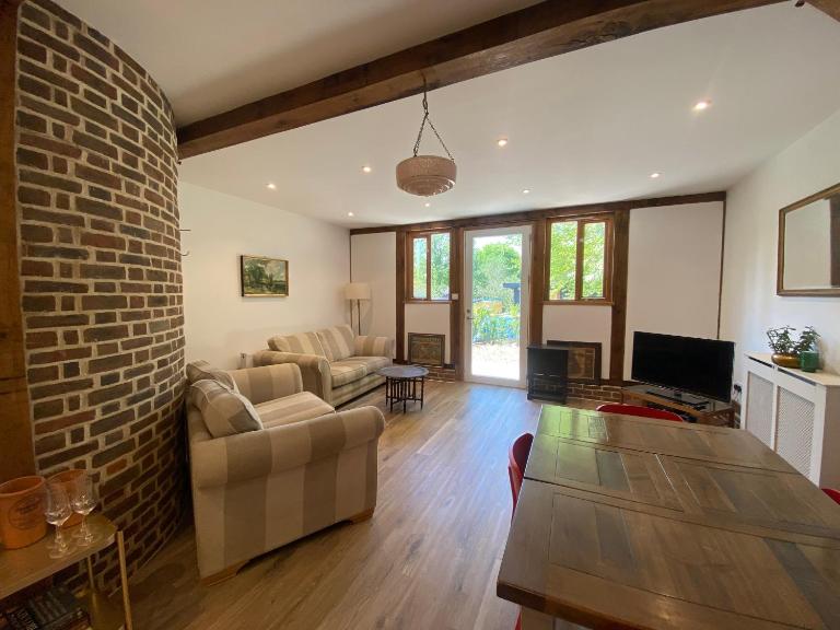 Charming 2-Bedroom Cottage in Cambridgeshire - Ferienwohnung West Wratting