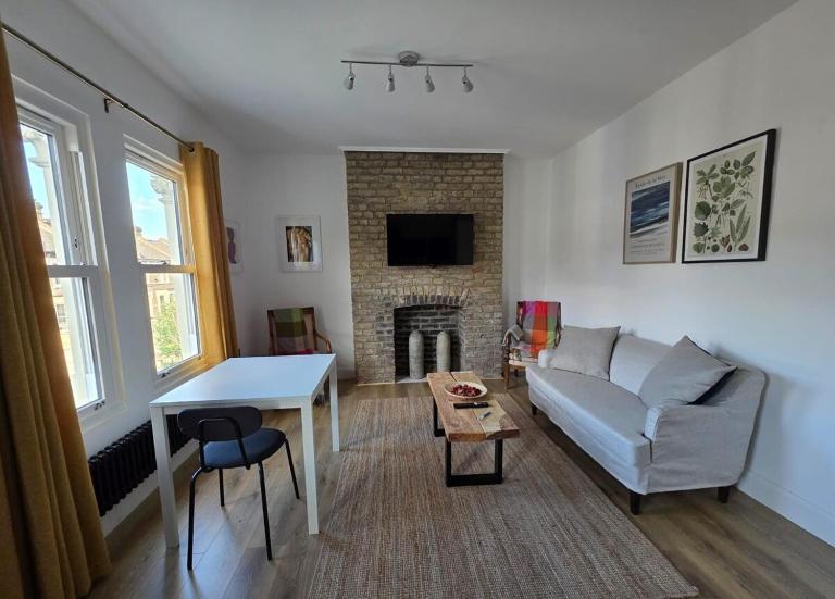 Bright Flat near Maida Vale & Little Venice - Bed and Breakfast Londen