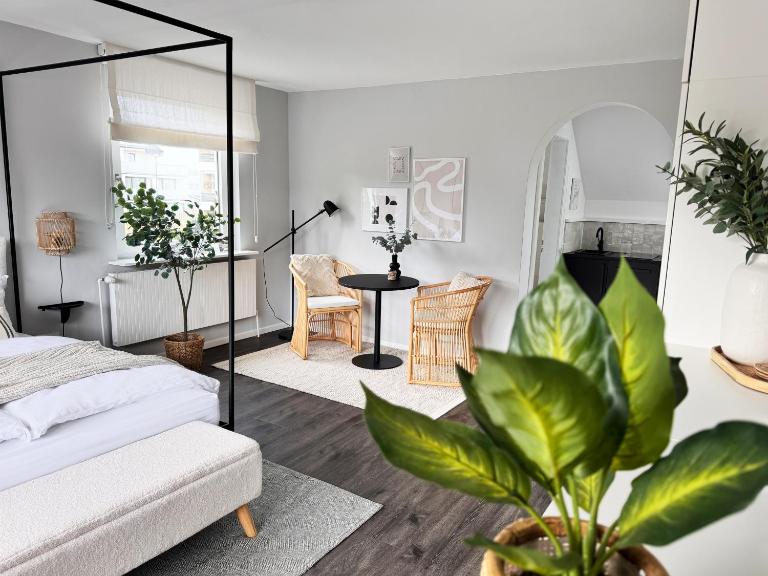 Seaside Rooms - Design-Apartment mit Balkon & Parkplatz - inklusive Strandkorb direkt am Wasser und Spa & Sauna saisonal - B&B Büsum