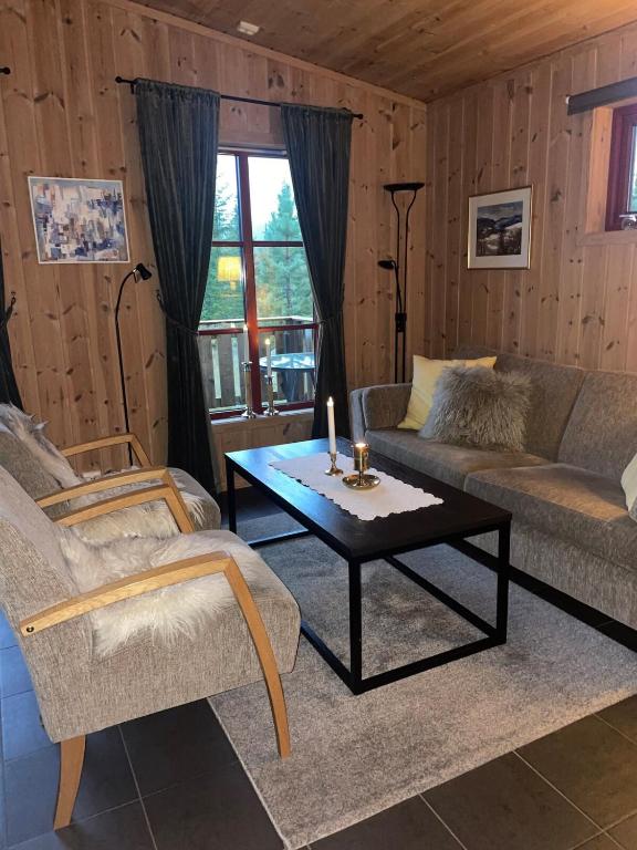 Adventurous cabin cozy on Sjusjøen with sauna! - B&B Sjusjøen