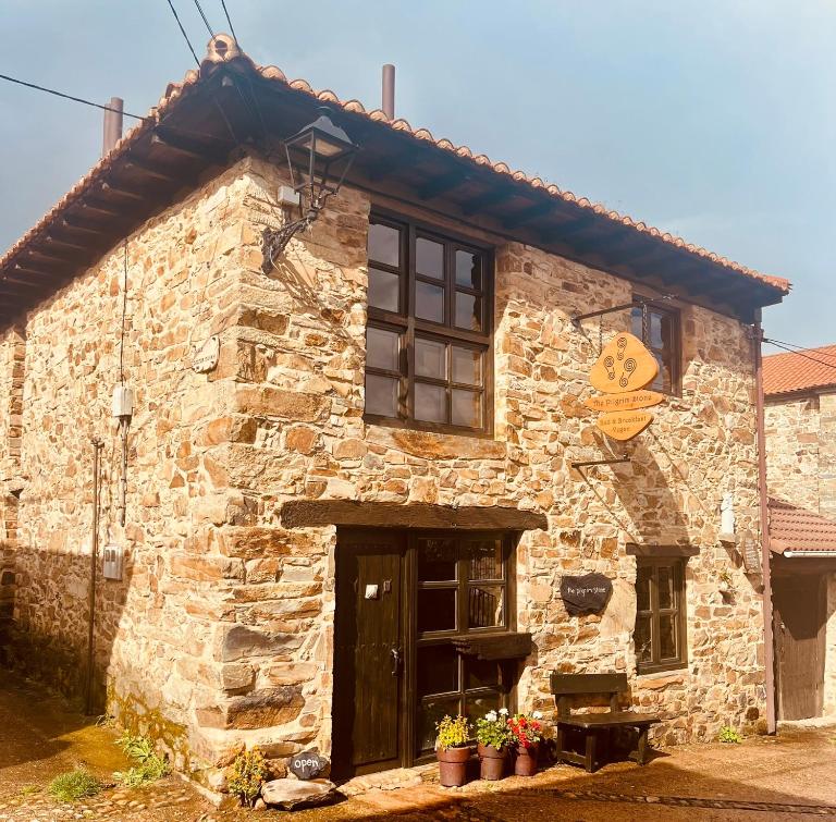 The Pilgrim Stone - Vegan B&B - B&B Rabanal del Camino