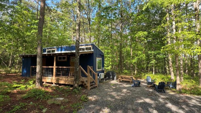 Tiny Cub House with Fast WiFi and Dog Friendly - Chambres d'hôtes Mentone