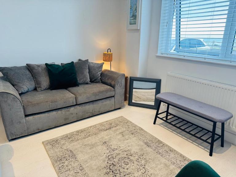 Modern, Tiny Home, Beach Retreat - Chambres d'hôtes Southerndown