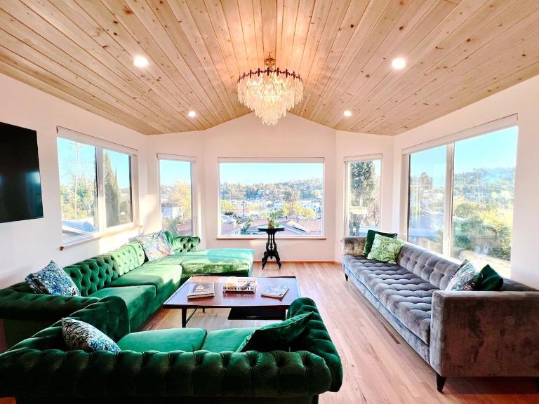 The Perch- Hilltop Bungalow, Eagle Rock-near DTLA - Bed and Breakfast Los Angeles