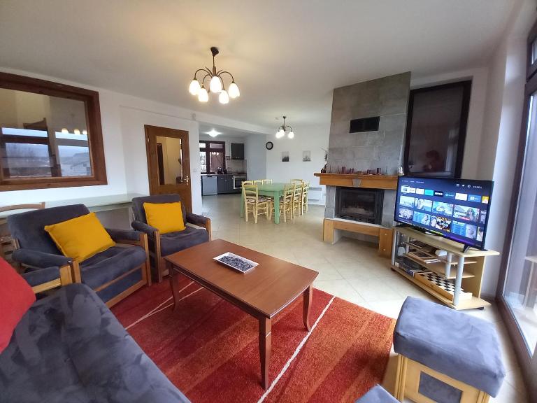 Villa Detelina near the Bansko Ski Resort with Jacuzzi - Ferienwohnung Raslog