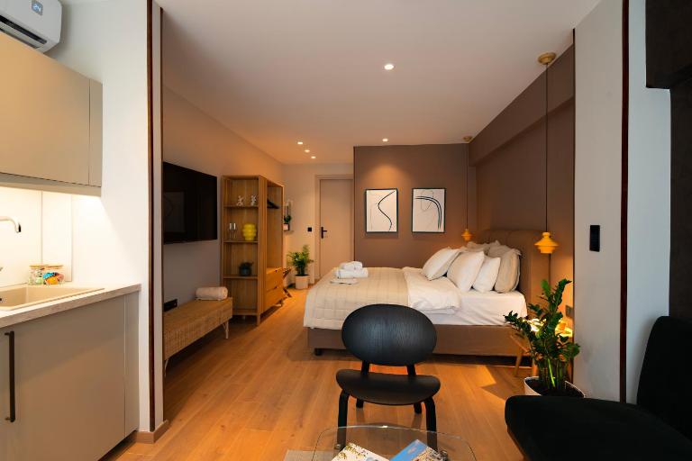 Psiri 38 Boutique Balcony Suite - B&B Atenas