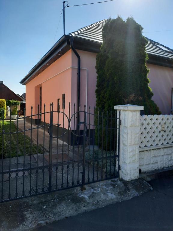 Pink Apartman - B&B Hajdúszoboszló