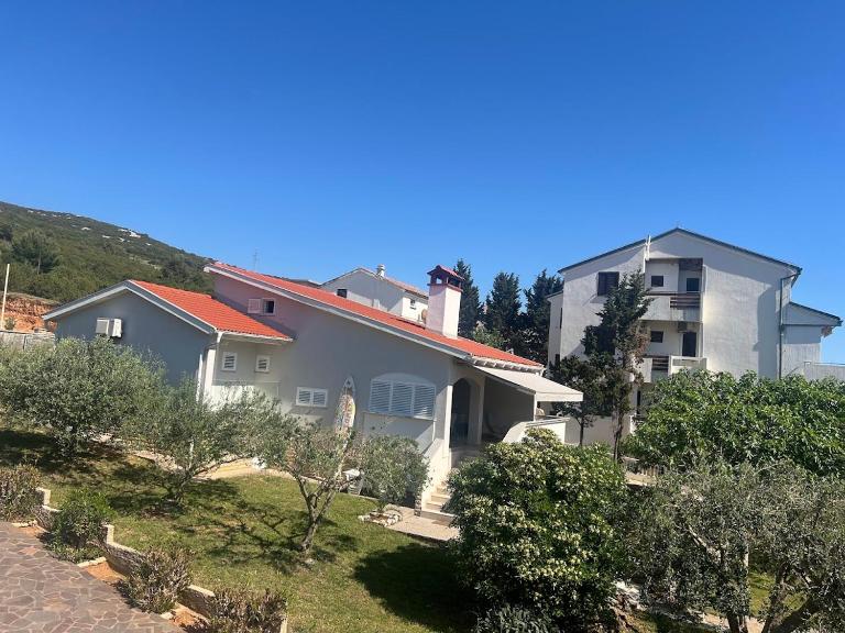Vacation Family House on the Beach - Chambres d'hôtes Stara Novalja