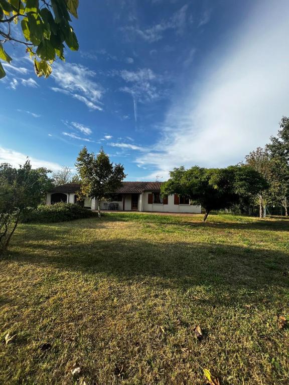 Maison avec verger - B&B Azerat