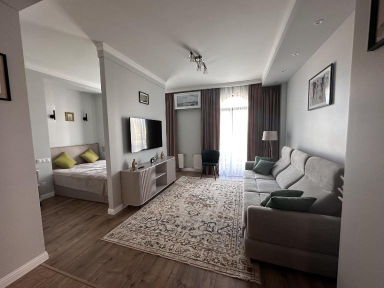 Hermes Apartment Center - Ferienwohnung Odessa
