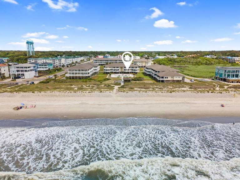 Southern Shores Oak Island Oceanfront with Pool Villa - Bed and Breakfast Oak Island