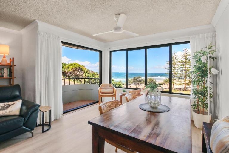 Columbia Point U6 7 Bulcock Beach Esp - B&B Caloundra