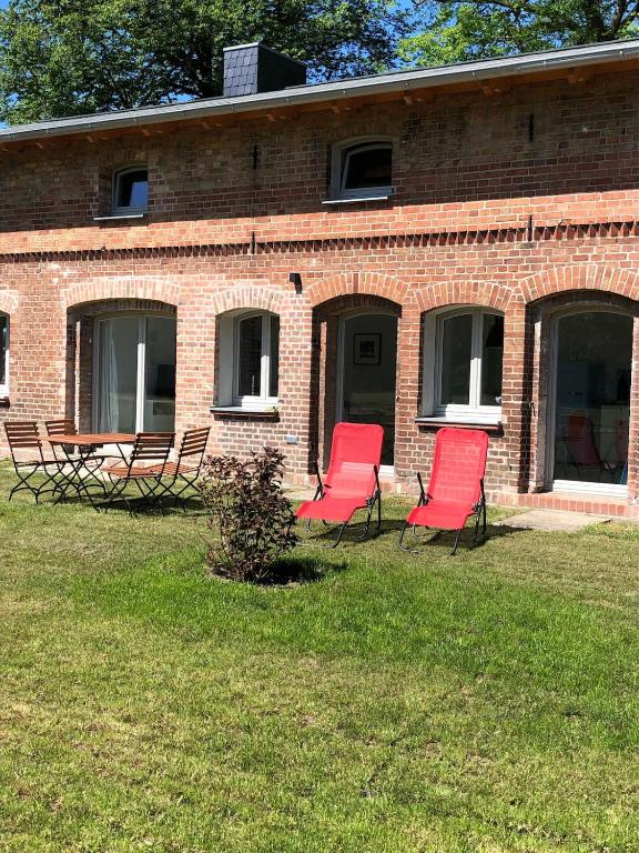Ferienwohnung Alte Schmiede mit Gutspark - B&B Rambin