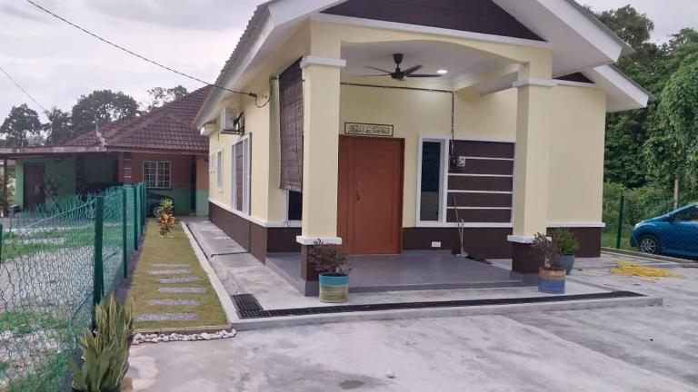 Homestay Teratak Kasih Sapri & Mazila - B&B Shi Mao Yue