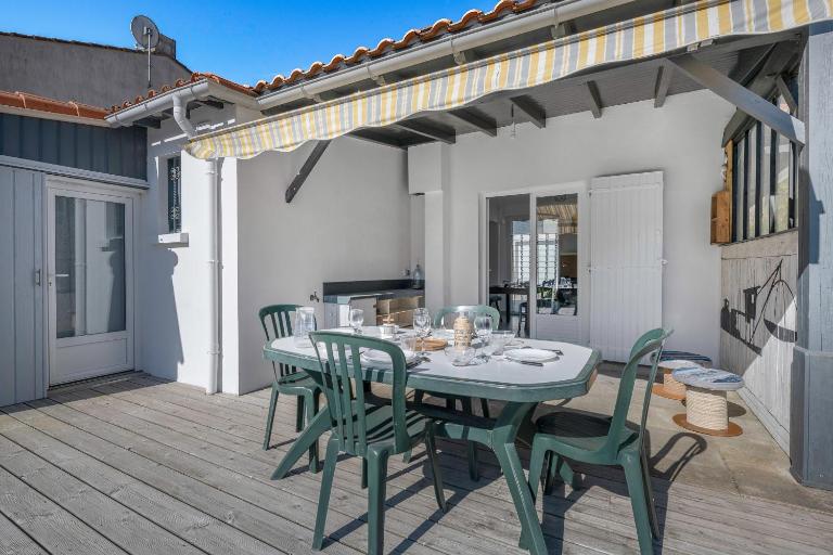 À 300m de la mer maison - jardin - Piscine pour 4 - B&B Sainte-Marie