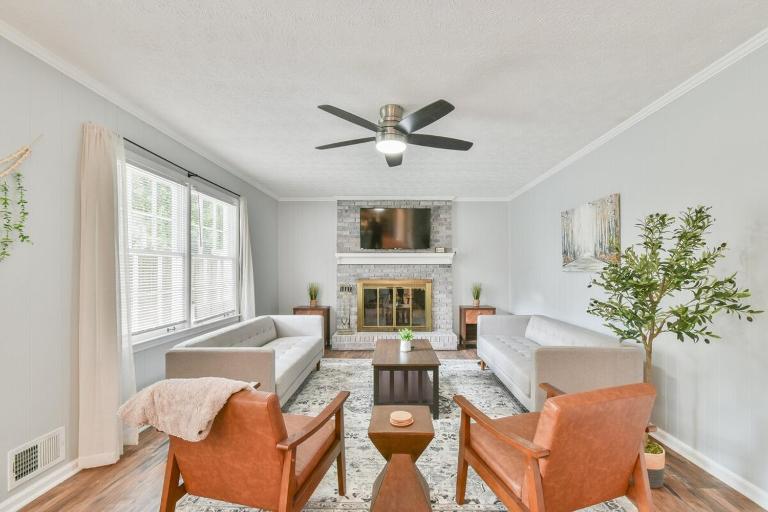 Cozy Home with Arcade, Ping Pong & Fenced Backyard - Ferienwohnung Lawrenceville