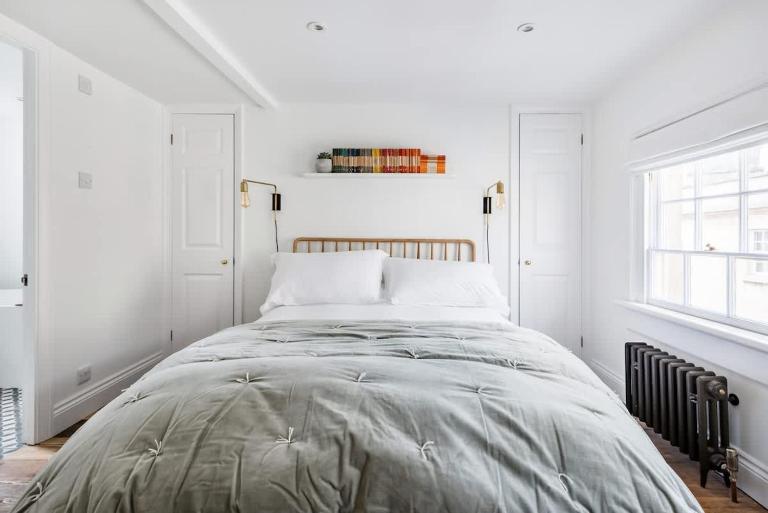 Central Georgian Townhouse with Free Parking - Bed and Breakfast Bath