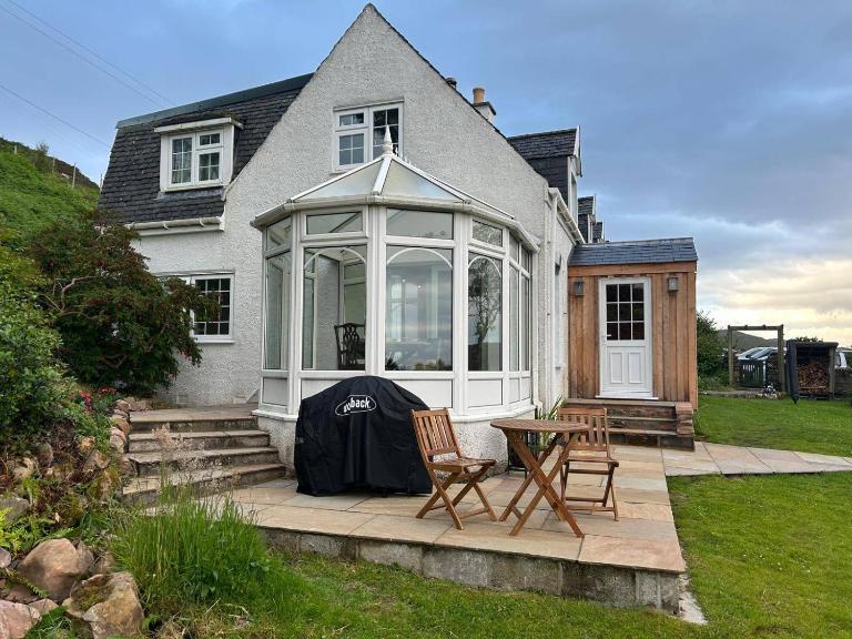 Marsco Apartment - Garden & Patio - Sea Views - B&B Strathcarron