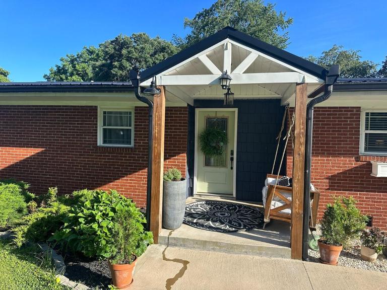 Minutes from LMU, ARH, and Cumberland Gap National Historic Park, Laurel Cove Music Festival, and Pine Mountain State Resort Park - Bed and Breakfast Middlesborough