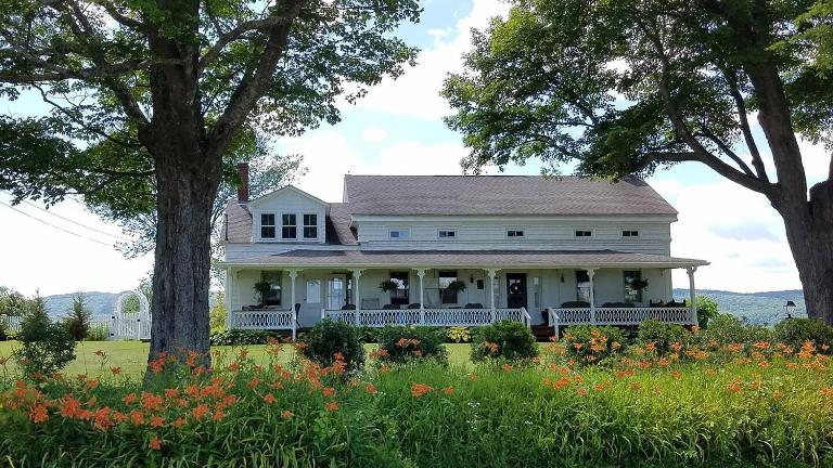Hoppy Hill Farm House - B&B Dover Plains