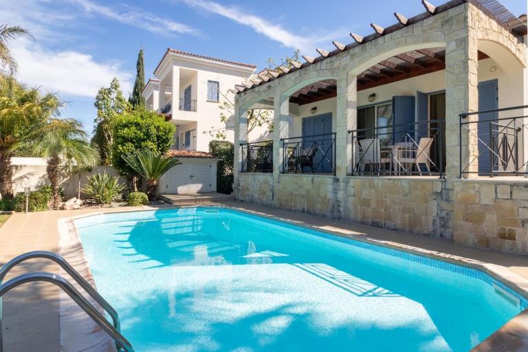 Villa Lavanda - Elegant 3BR Retreat with Private Pool & Garden - Ferienwohnung Pólis