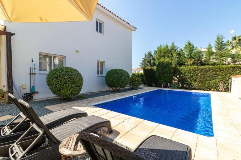Villa Love - 3BR Romantic Retreat near Coral Bay Beach - B&B Pégeia