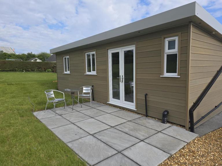 Dunroaming Cabin - Bed and Breakfast Pendine